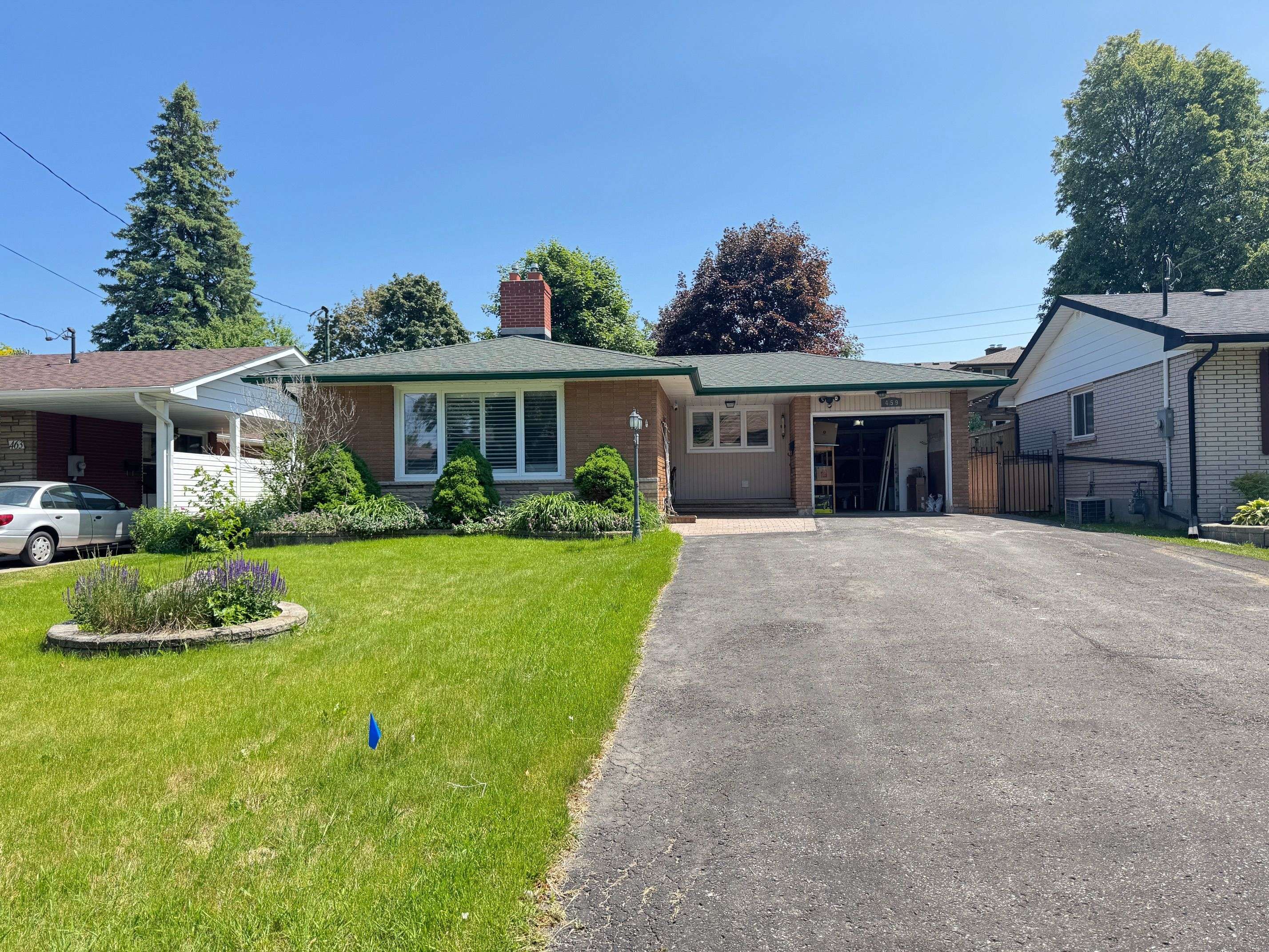 459 Bernhard CRES #Bsmt, Oshawa, ON L1G 2B7