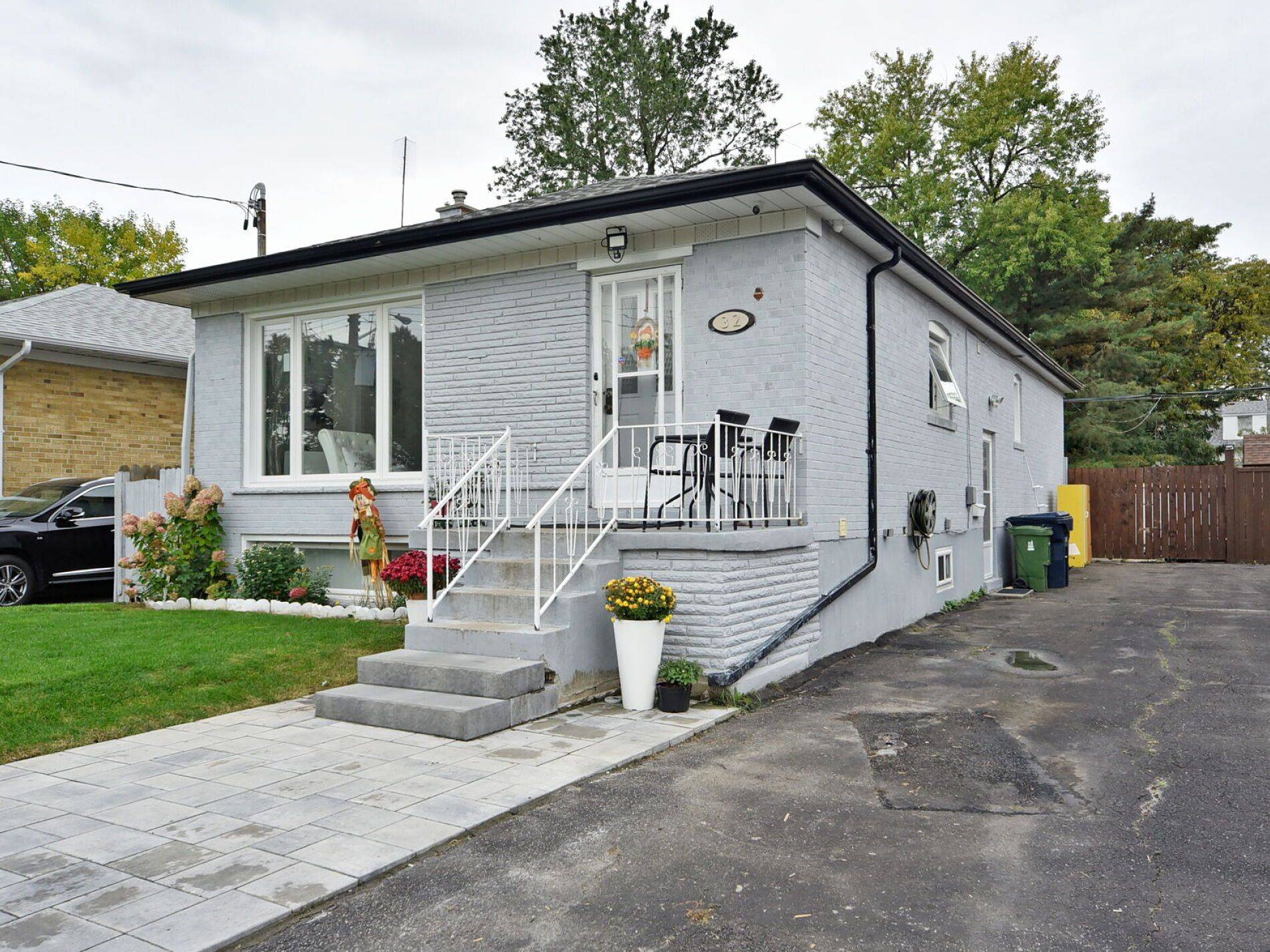 Toronto E04, ON M1R 1Z4,32 Babcock RD #bsmt-1