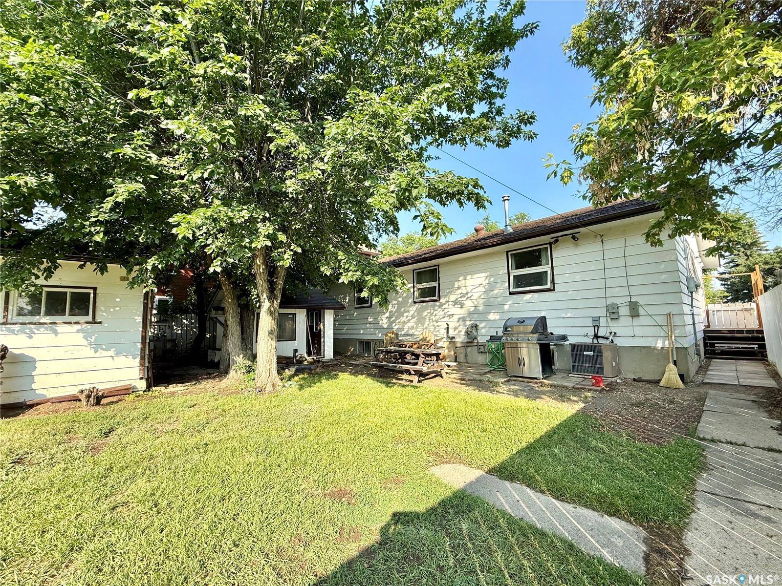 Kindersley, SK S0L 1S0,411 4th AVENUE W