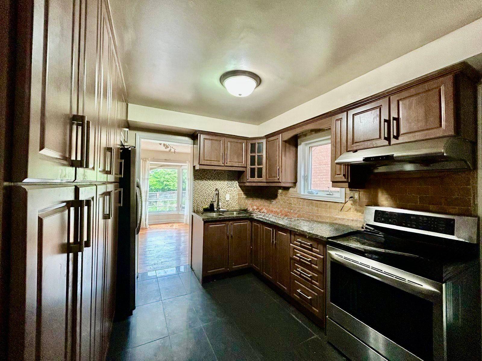 Brampton, ON L6S 5V9,120 Leeward DR