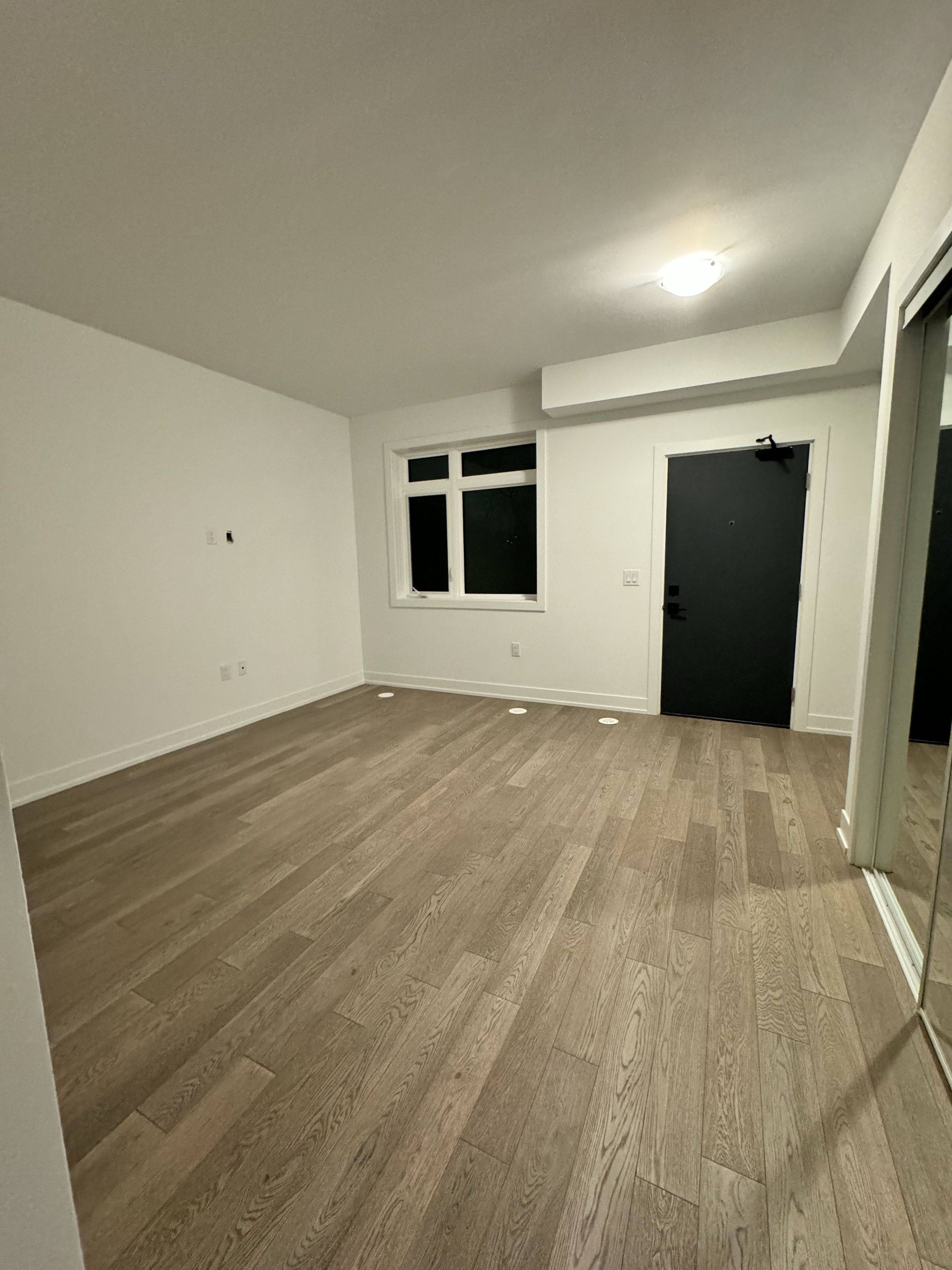 Mississauga, ON L5G 0C6,1115 Douglas McCurdy Comm RD N #105