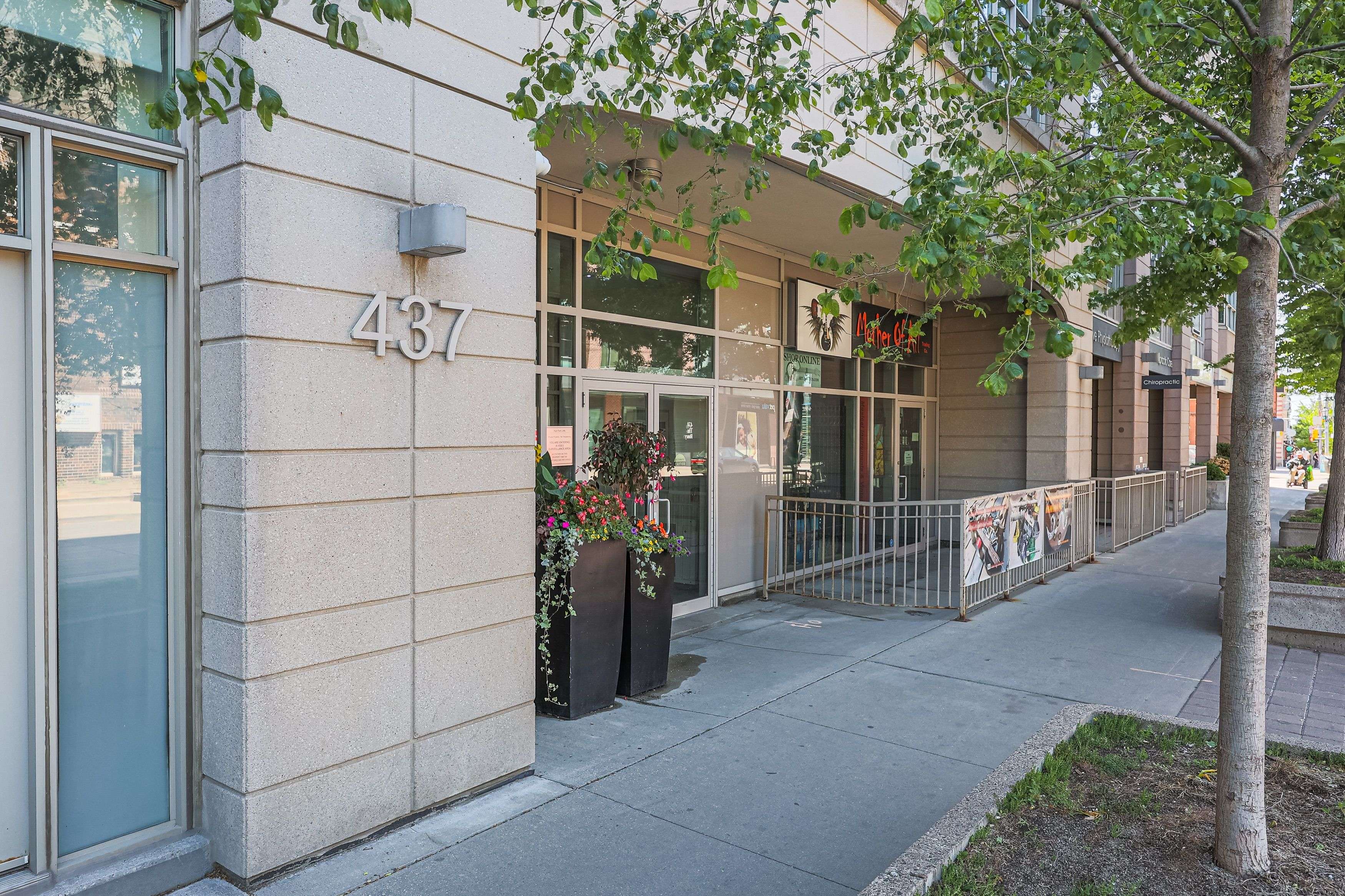 Toronto W01, ON M6R 3B9,437 Roncesvalles AVE #209