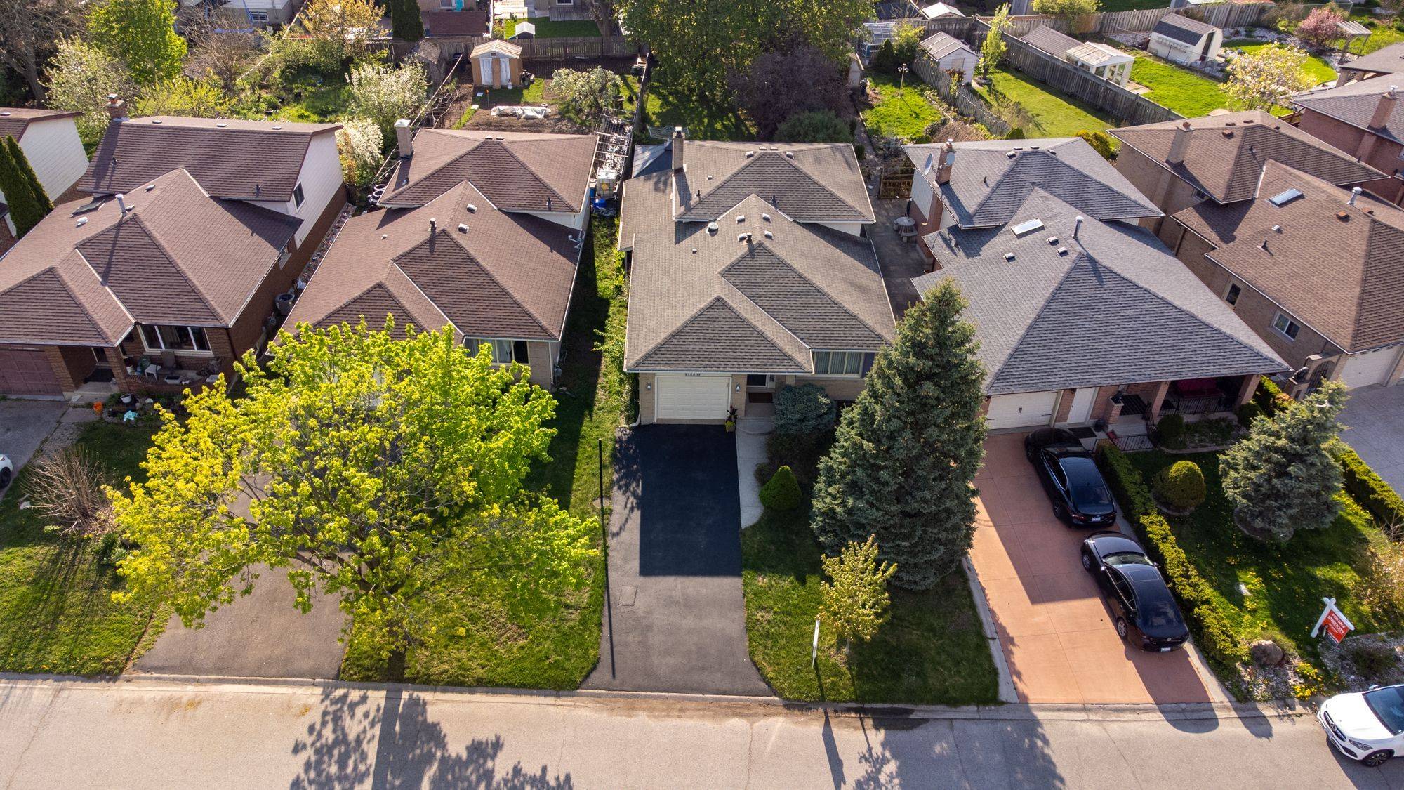 London East, ON N5Y 5B3,1253 Delphi RD