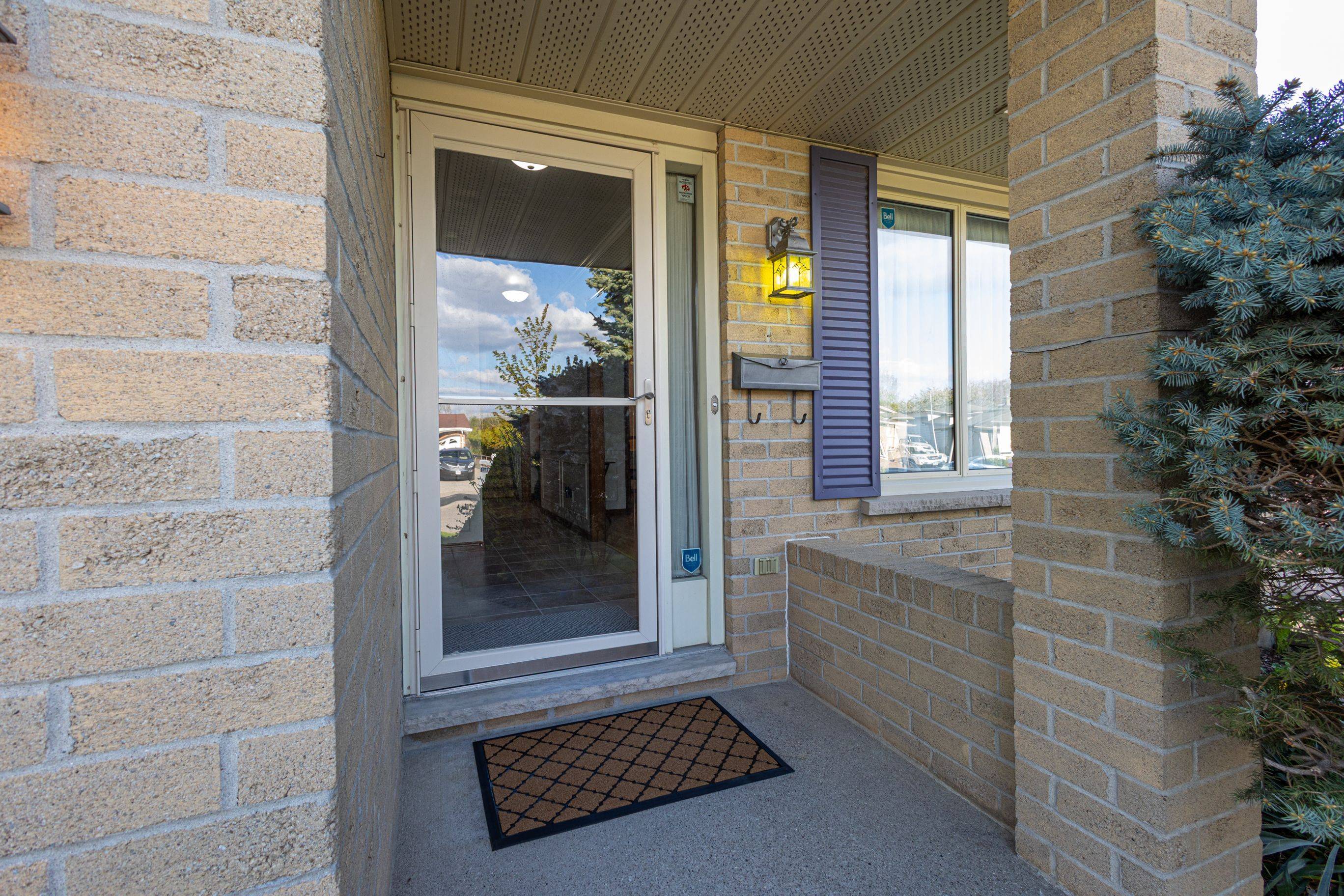 London East, ON N5Y 5B3,1253 Delphi RD