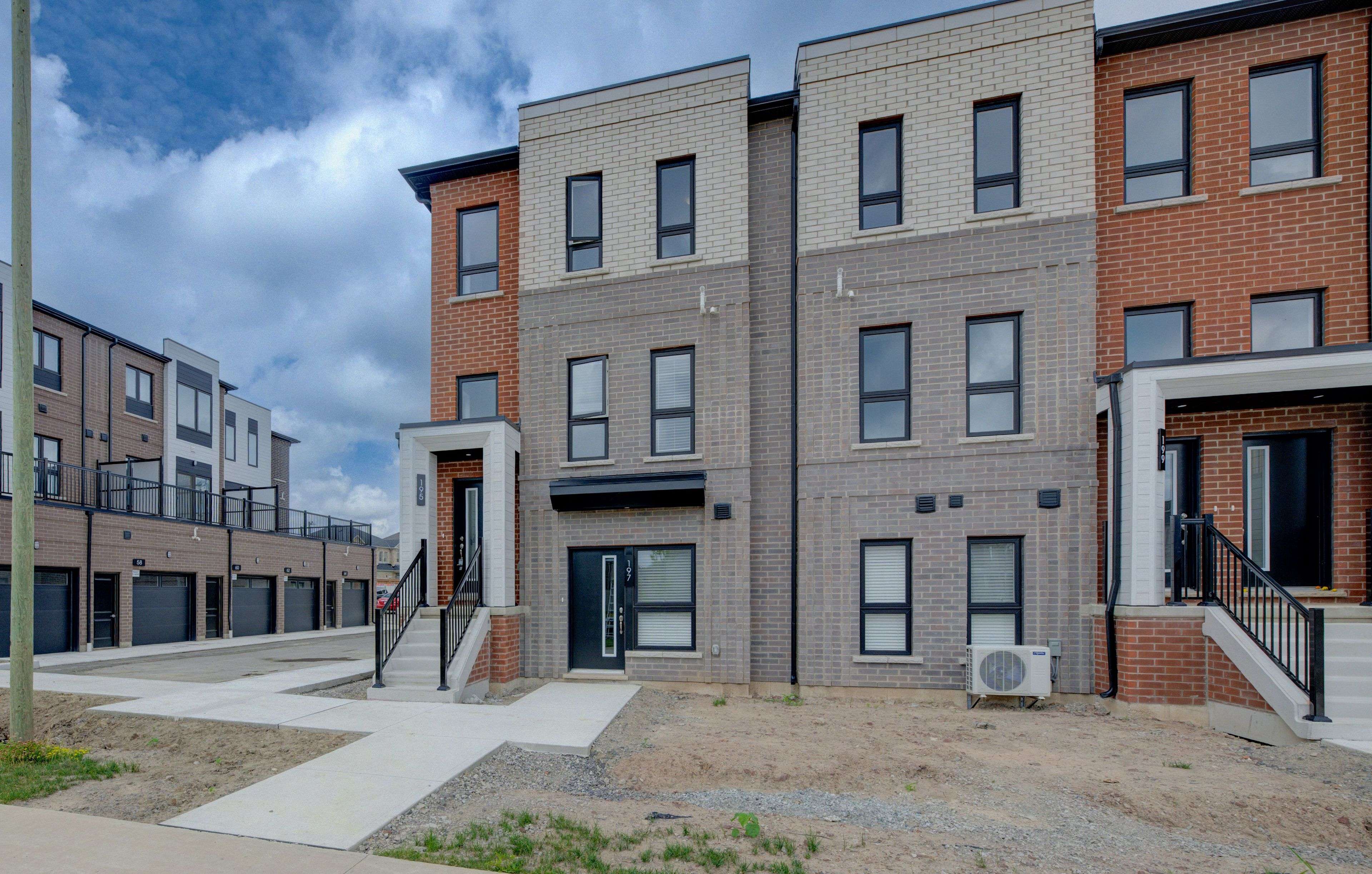 Hamilton, ON L8B 2A9,195 Burke ST