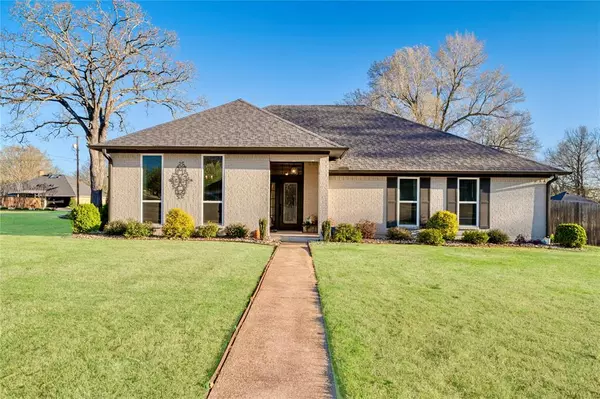 4415 Wood Creek Drive, Reno, TX 75462