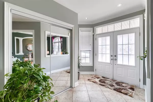 Brampton, ON L6Z 4P5,2 Roycrest ST