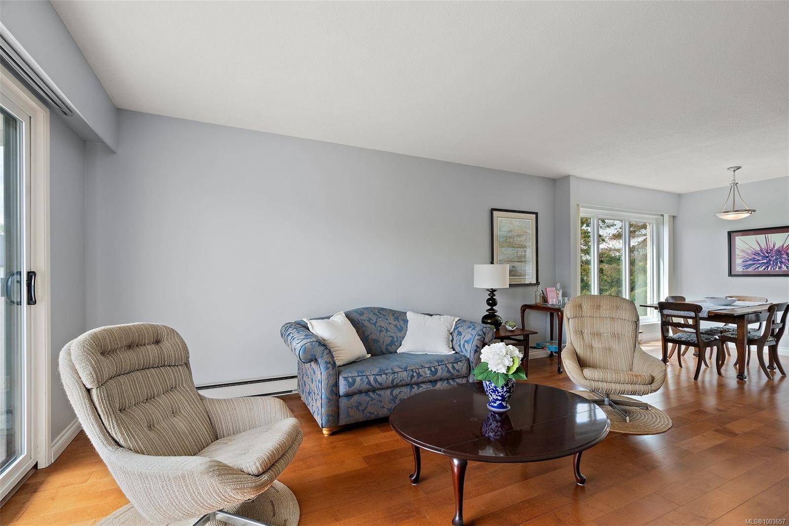 Victoria, BC V8V 2X5,1151 Oscar St #404