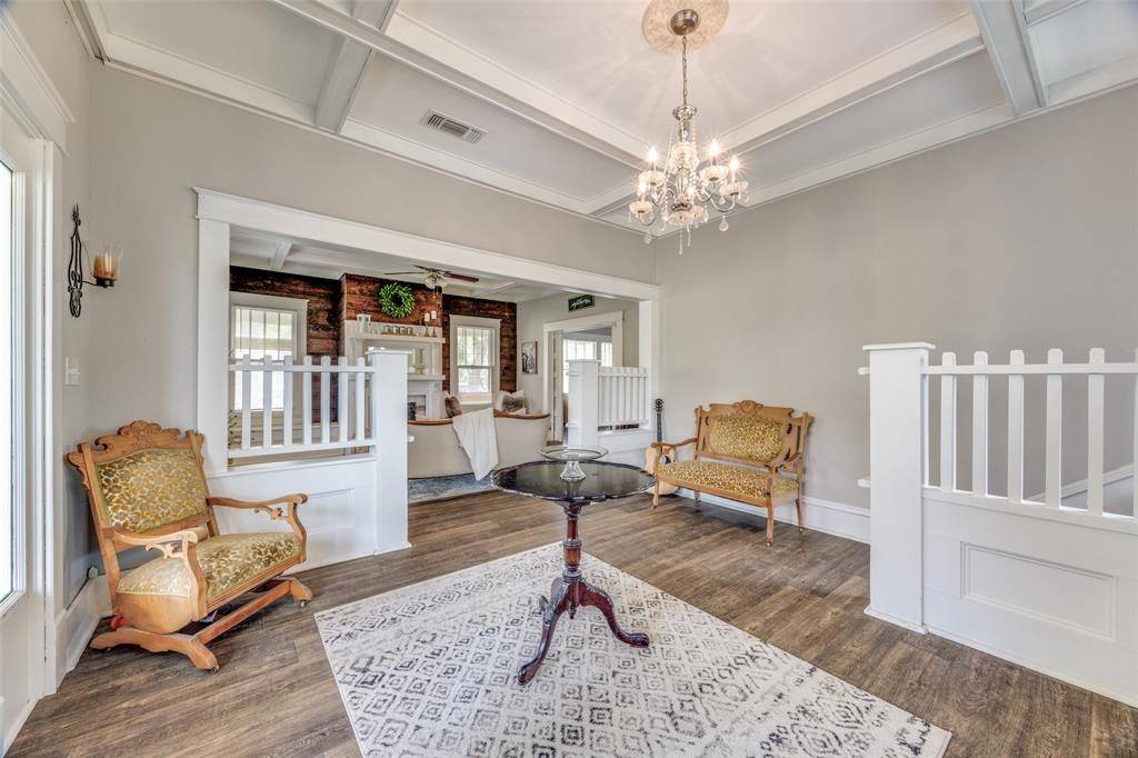 Leonard, TX 75452,901 N Main Street