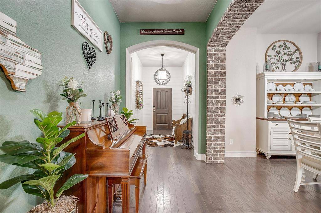 Benbrook, TX 76126,404 Bluffside Trail