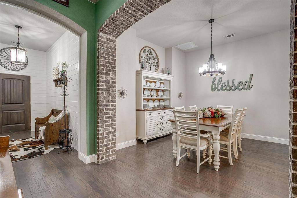 Benbrook, TX 76126,404 Bluffside Trail