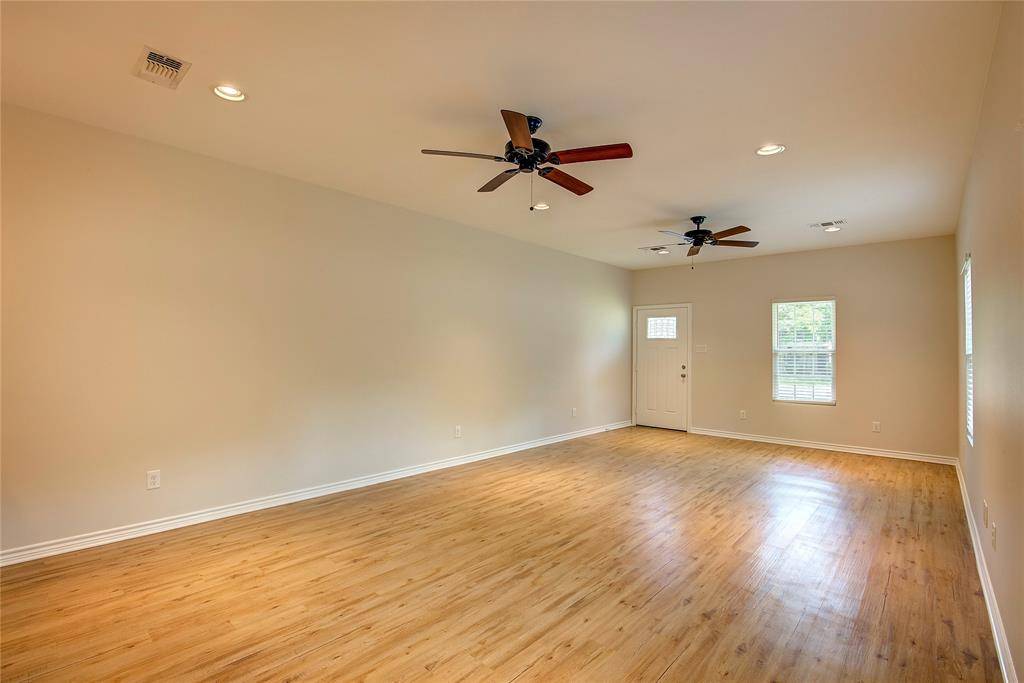 Terrell, TX 75160,109 W Damon Street