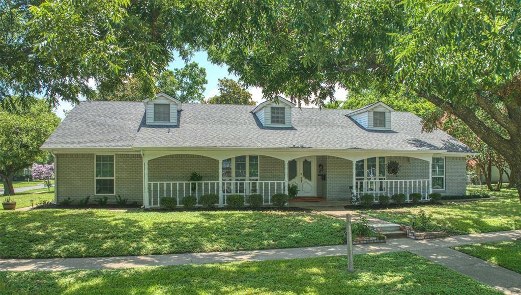 301 N Preston Street, Ennis, TX 75119
