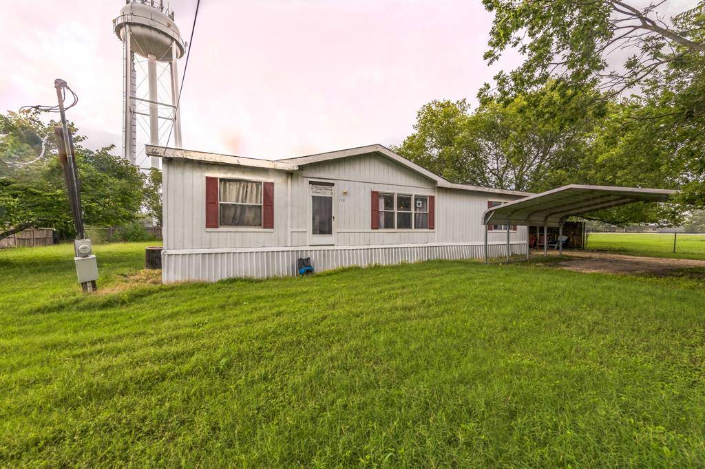 110 N 2nd Street W, Mount Calm, TX 76673