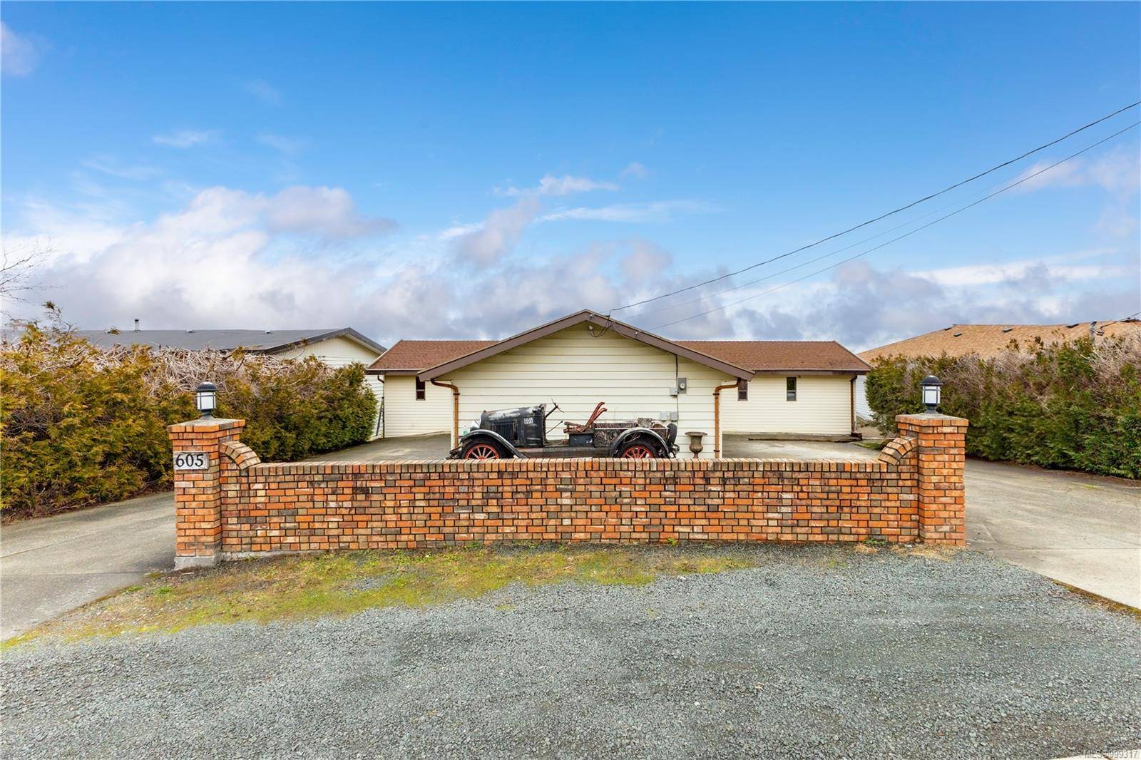 Campbell River, BC V9W 6G1,605 Murphy St S