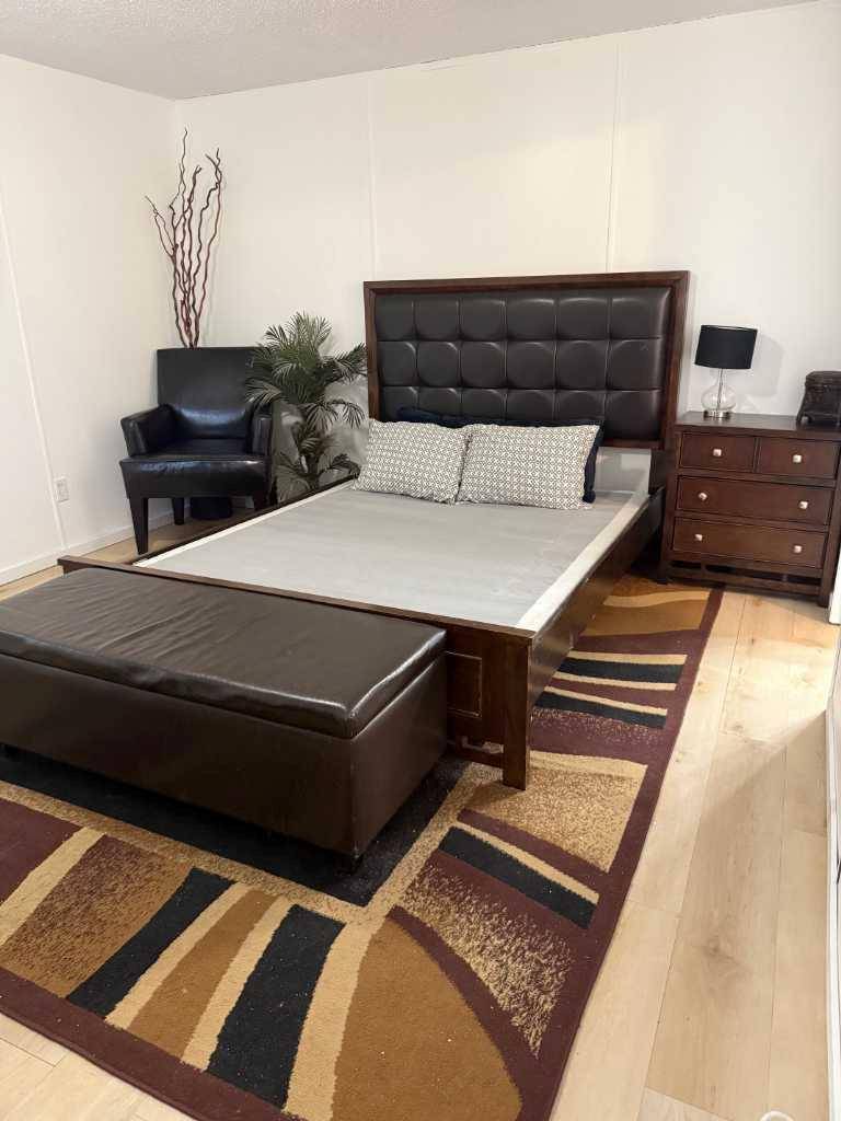 Medicine Hat, AB T1B 8W4,12 Oxford LN