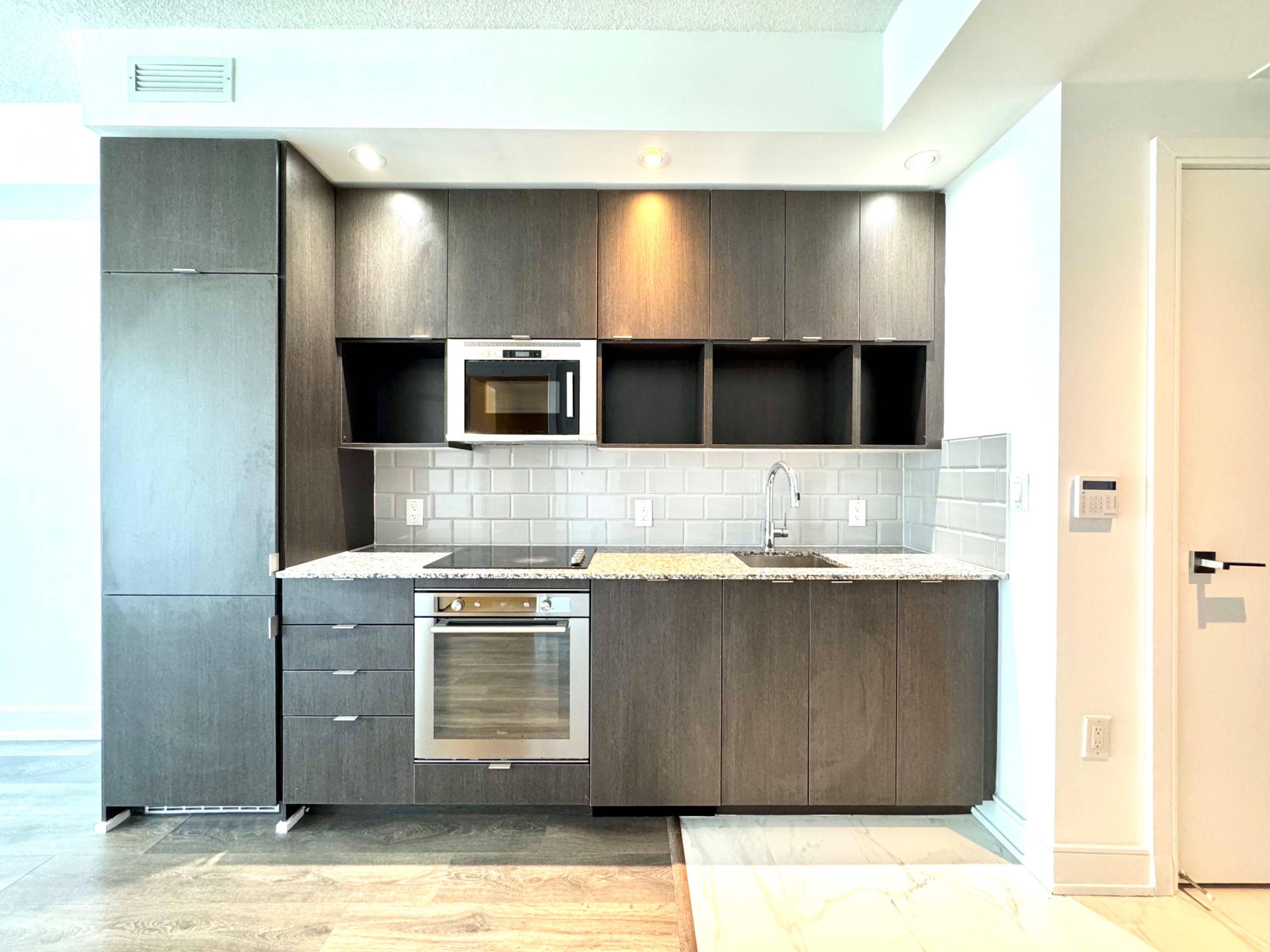 Toronto C08, ON M5B 0B1,89 McGill ST #2704