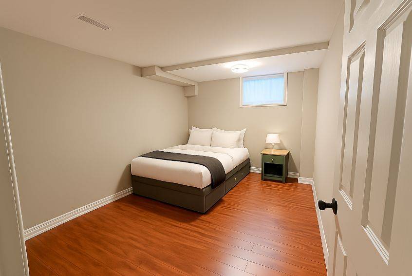 Richmond Hill, ON L4C 2J2,165 maple AVE #LOWER