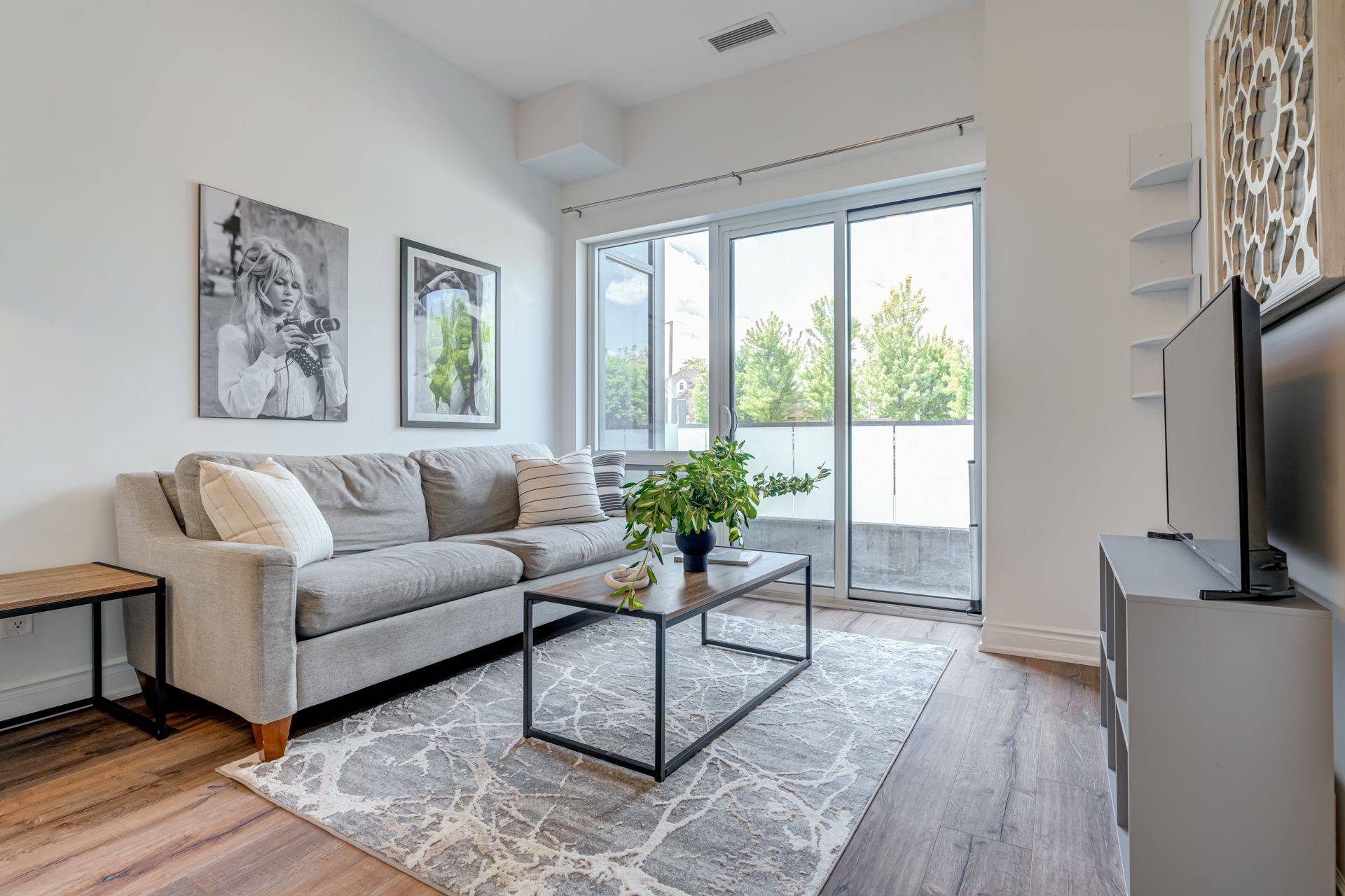 Richmond Hill, ON L4C 0Z1,9090 Yonge ST #102B