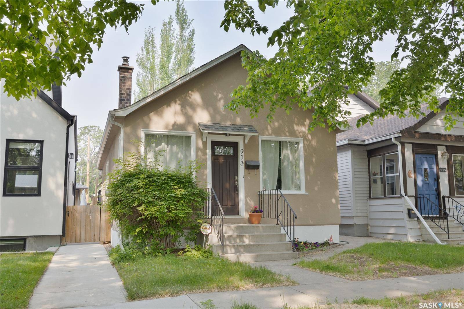 Saskatoon, SK S7K 2Z3,913 9th AVENUE N