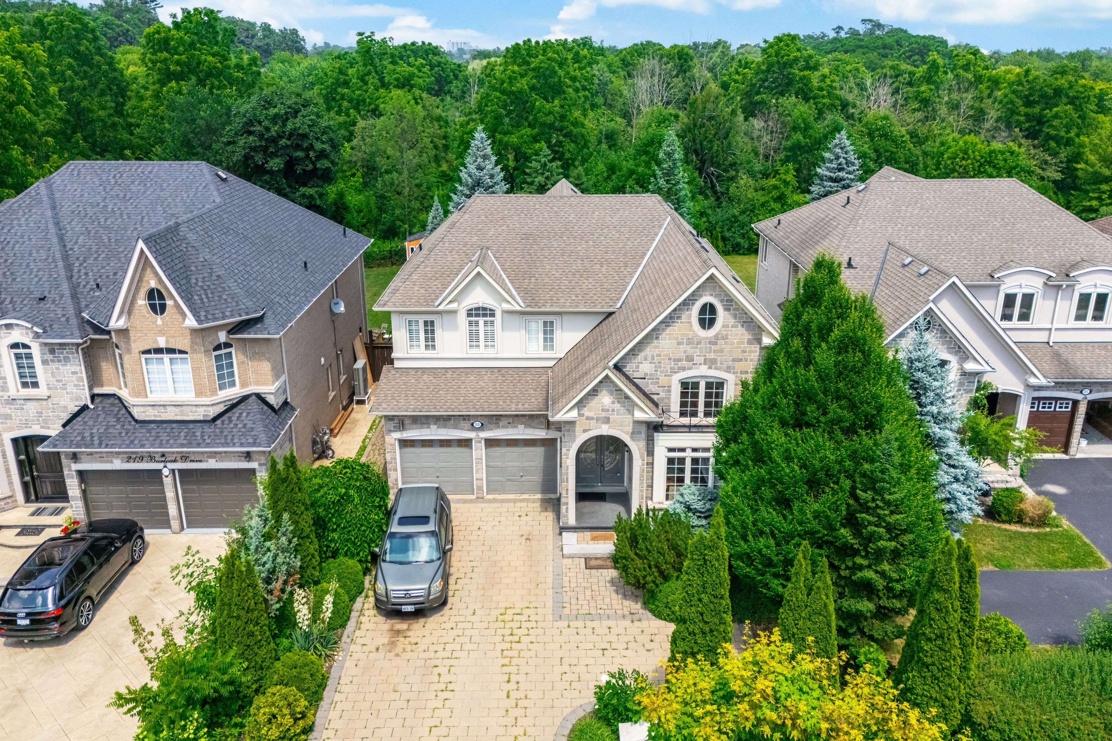 Oakville, ON L6L 6T6,215 Burloak DR
