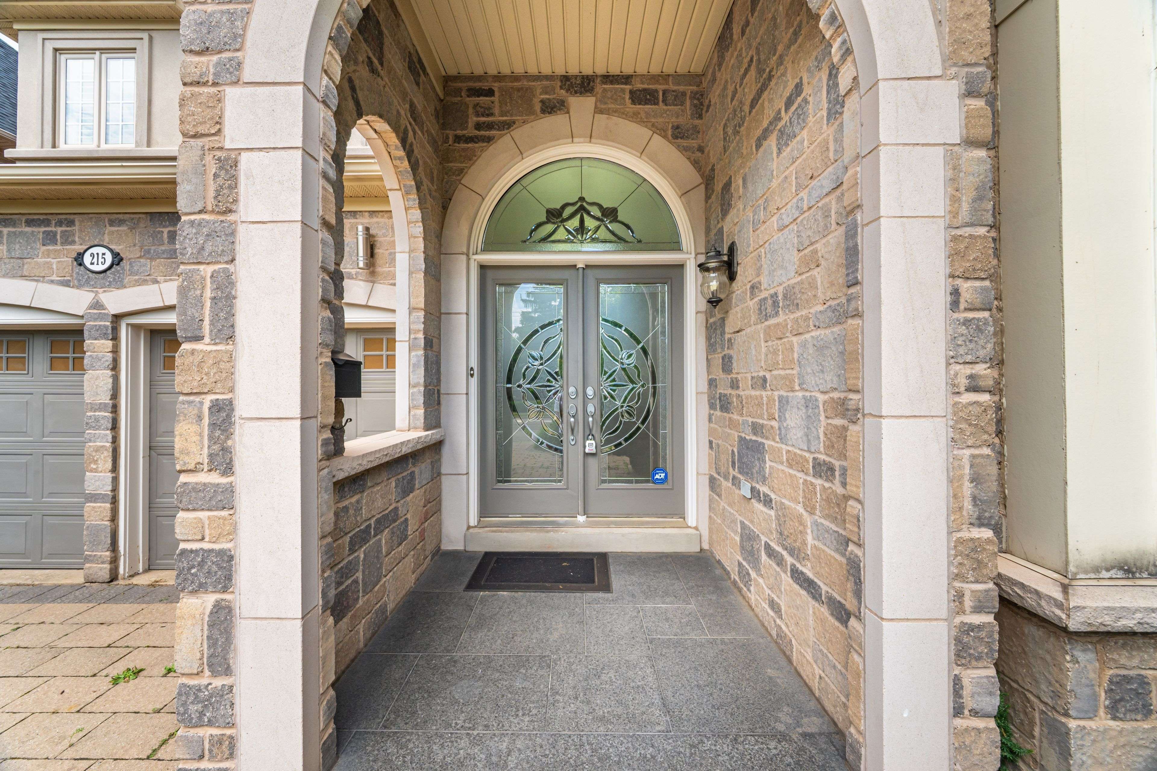 Oakville, ON L6L 6T6,215 Burloak DR