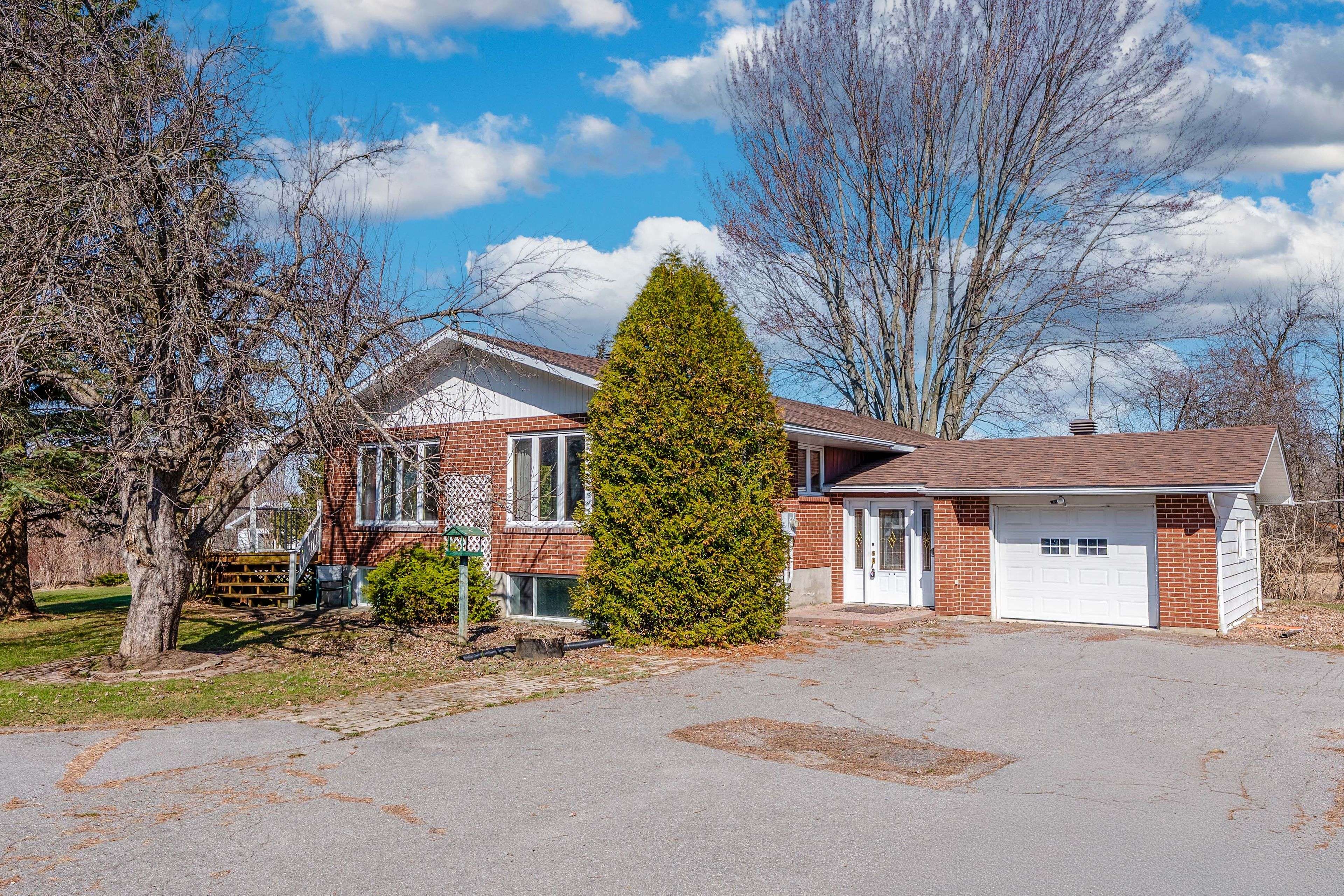 10984 County Rd 2 RD, South Dundas, ON K0E 1K0