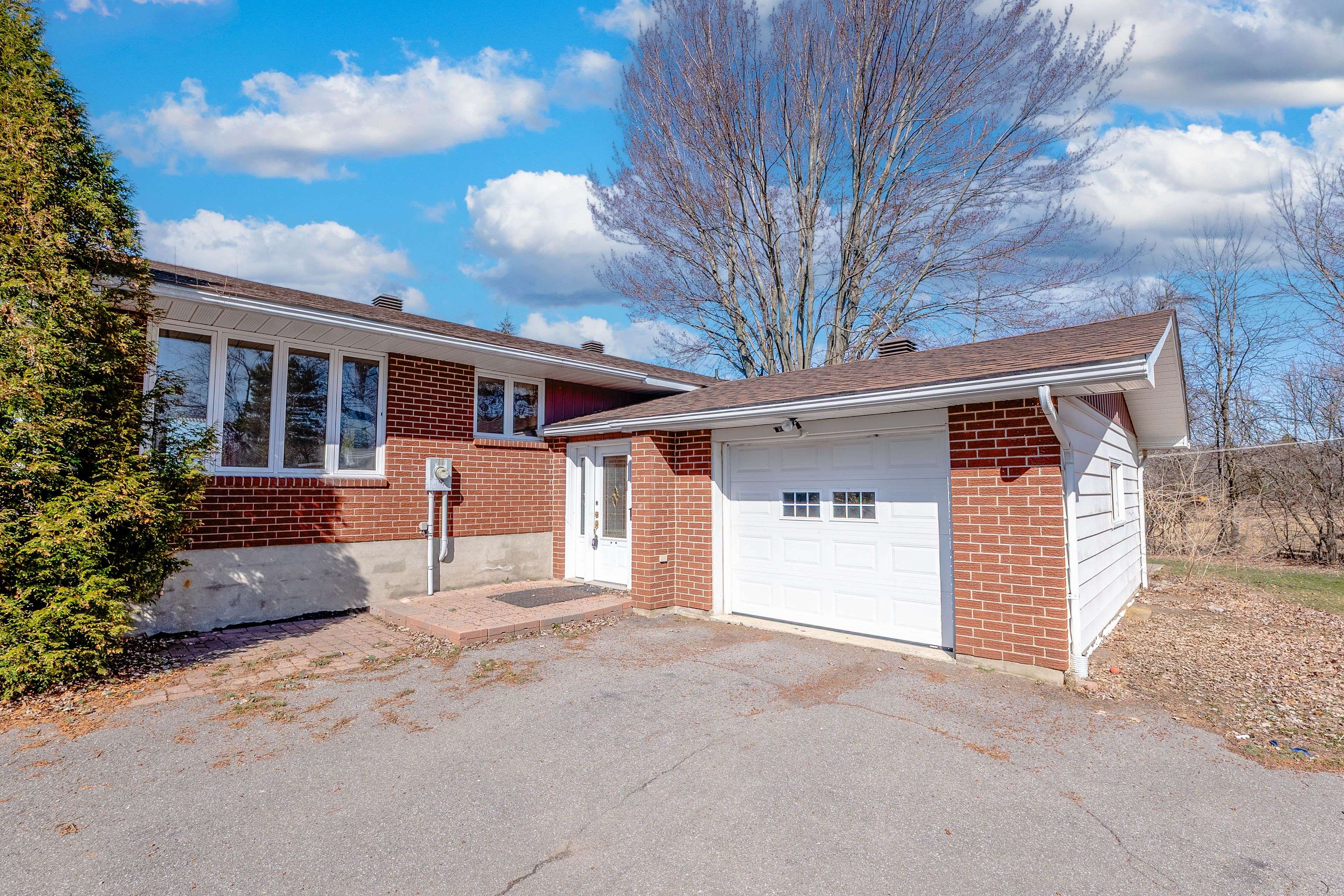 South Dundas, ON K0E 1K0,10984 County Rd 2 RD