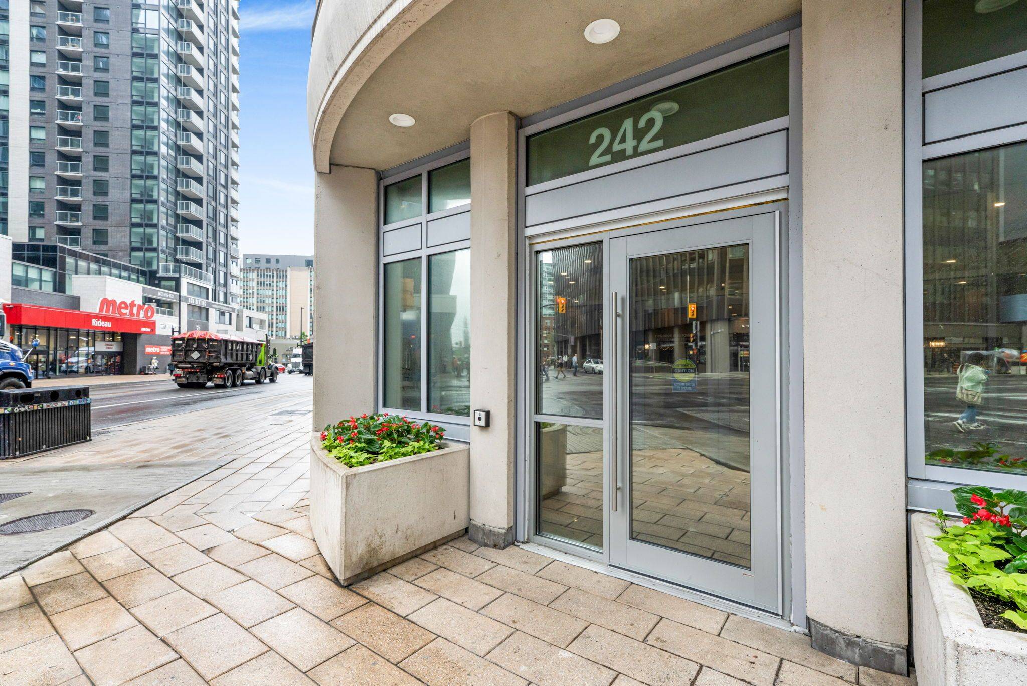Lower Town - Sandy Hill, ON K1N 0B7,242 Rideau ST #403
