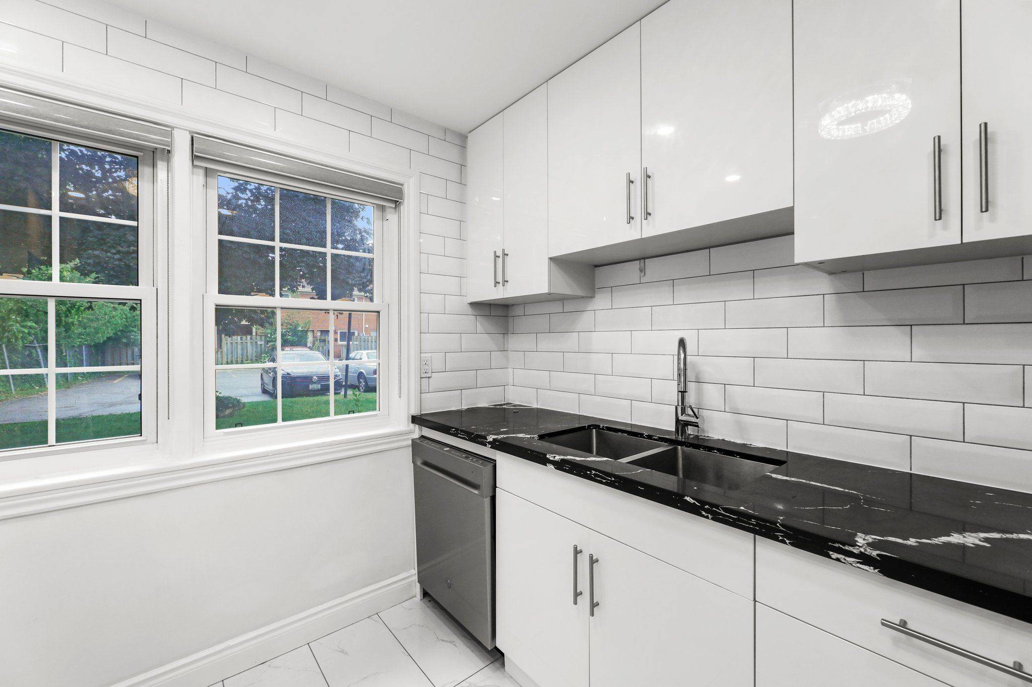 London East, ON N5Y 1Z9,19 Arbour Glen CRES