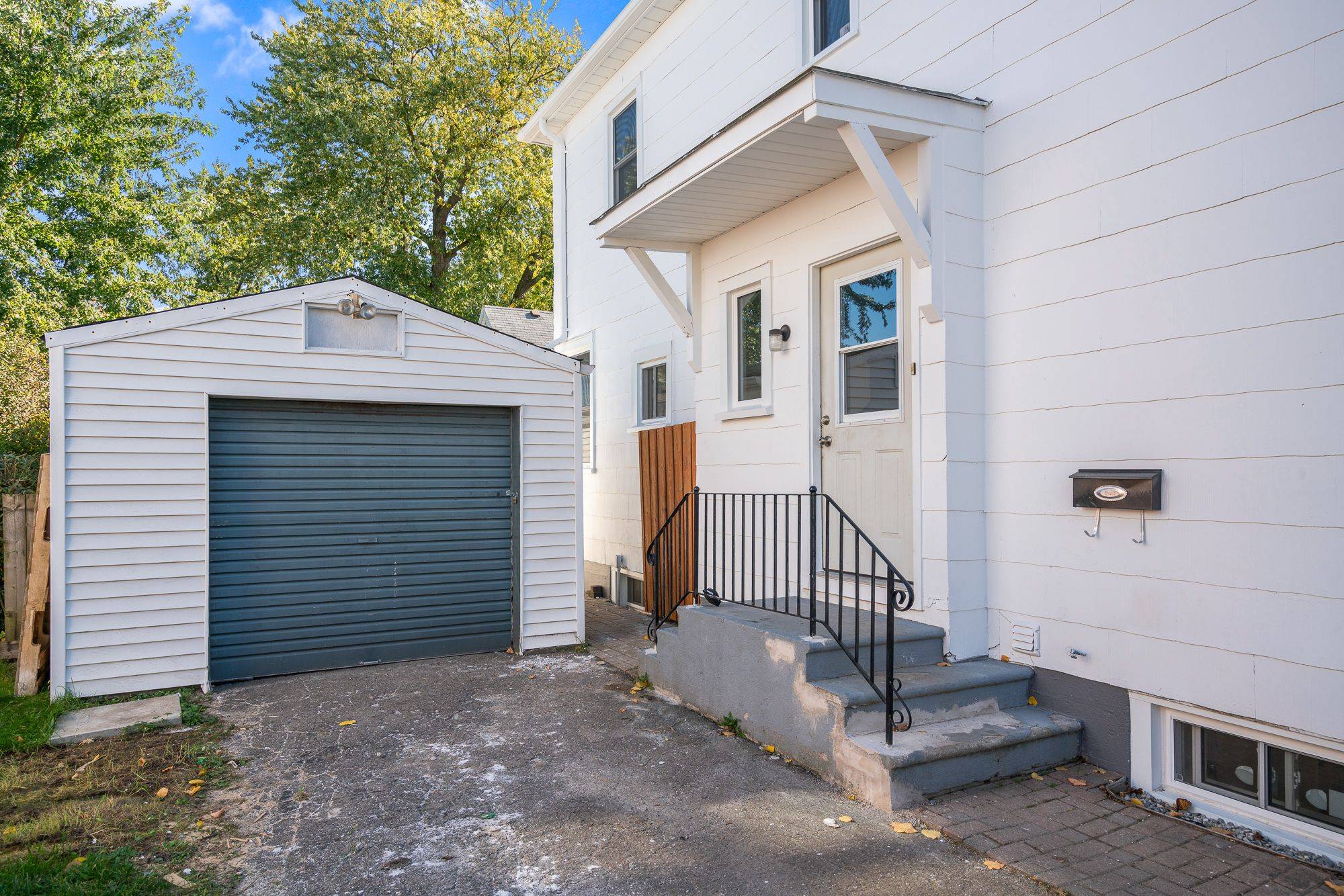 Niagara Falls, ON L2G 5E2,5782 Byng AVE