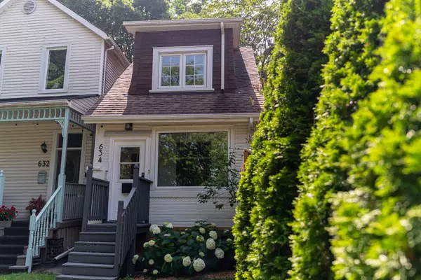 Toronto E02, ON M4E 2J1,634 Woodbine AVE