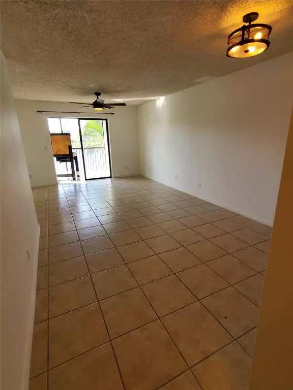 940 NW 106th Ter #203, Hollywood, FL 33026