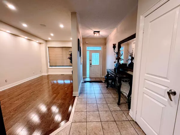 Brampton, ON L6P 2B6,78 Bluffwood CRES #UPPER