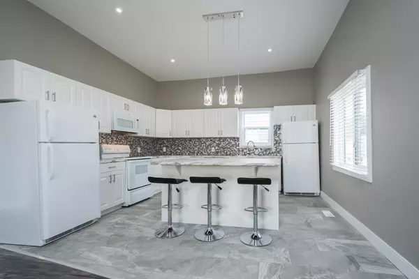 London East, ON N5Y 1X9,143 Barker ST