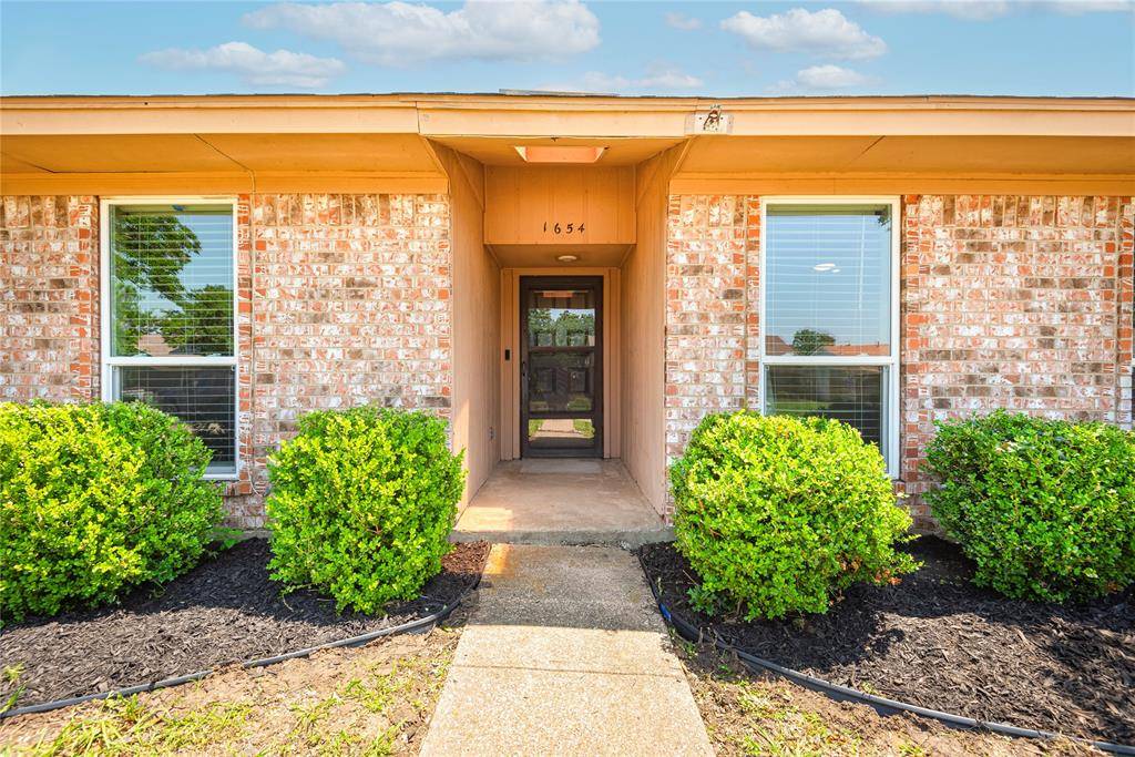 Lewisville, TX 75067,1654 Clarendon Drive
