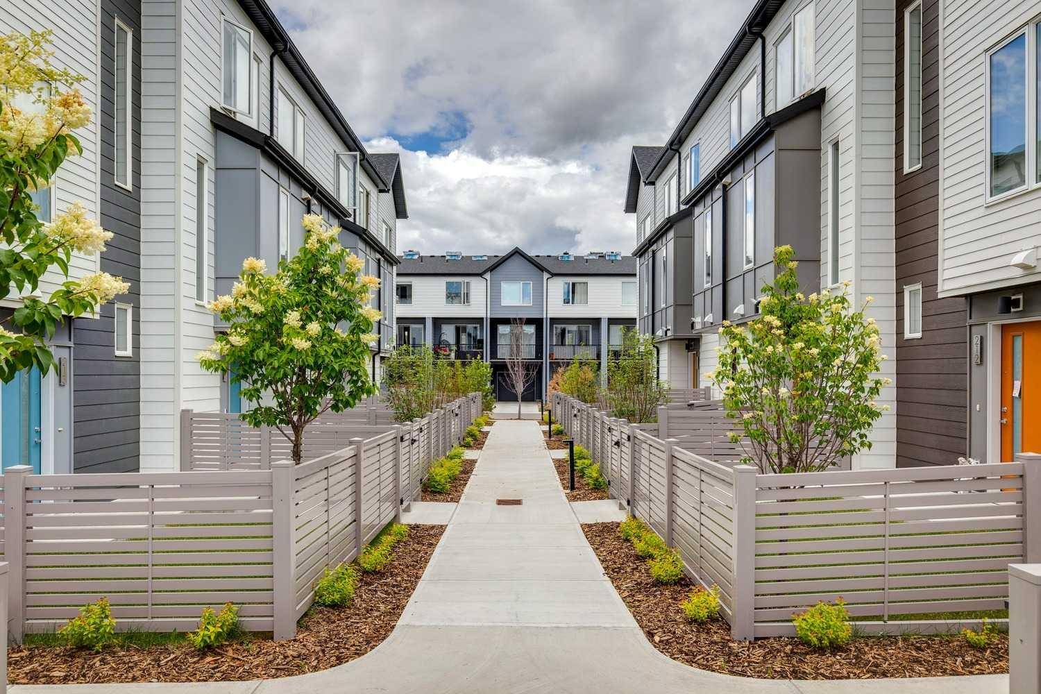 208 Skyview Ranch CIR NE, Calgary, AB T3N 1Y8