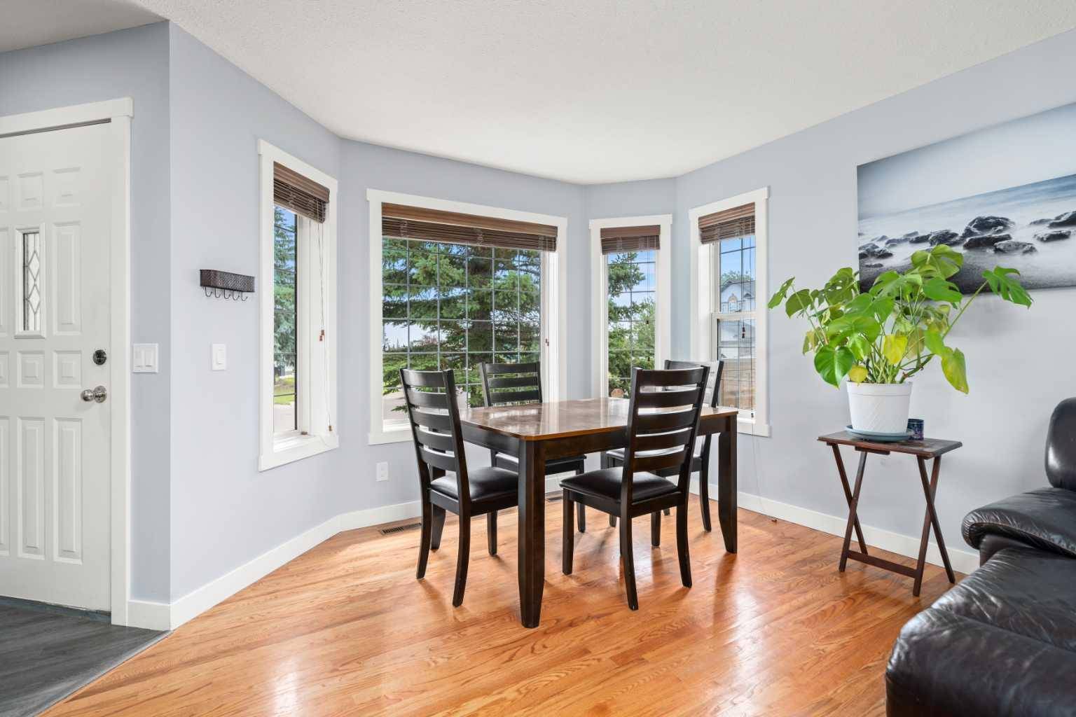 Calgary, AB T3A 5W3,196 Hidden Ranch CRES NW
