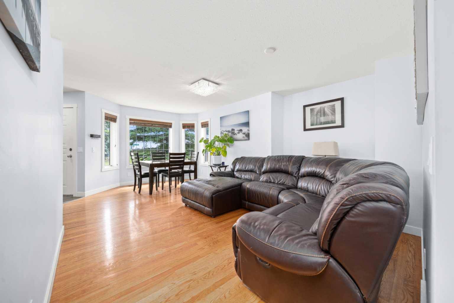 Calgary, AB T3A 5W3,196 Hidden Ranch CRES NW