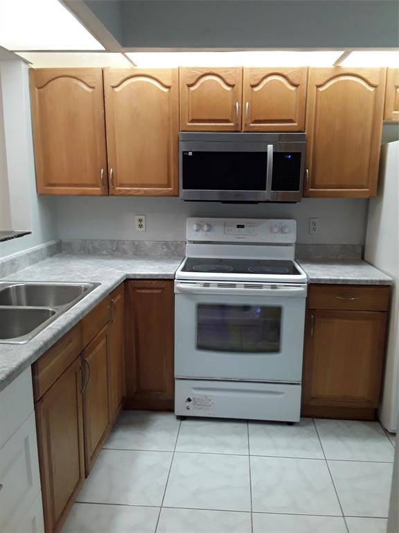 2471 NW 56th Ave #101, Lauderhill, FL 33313