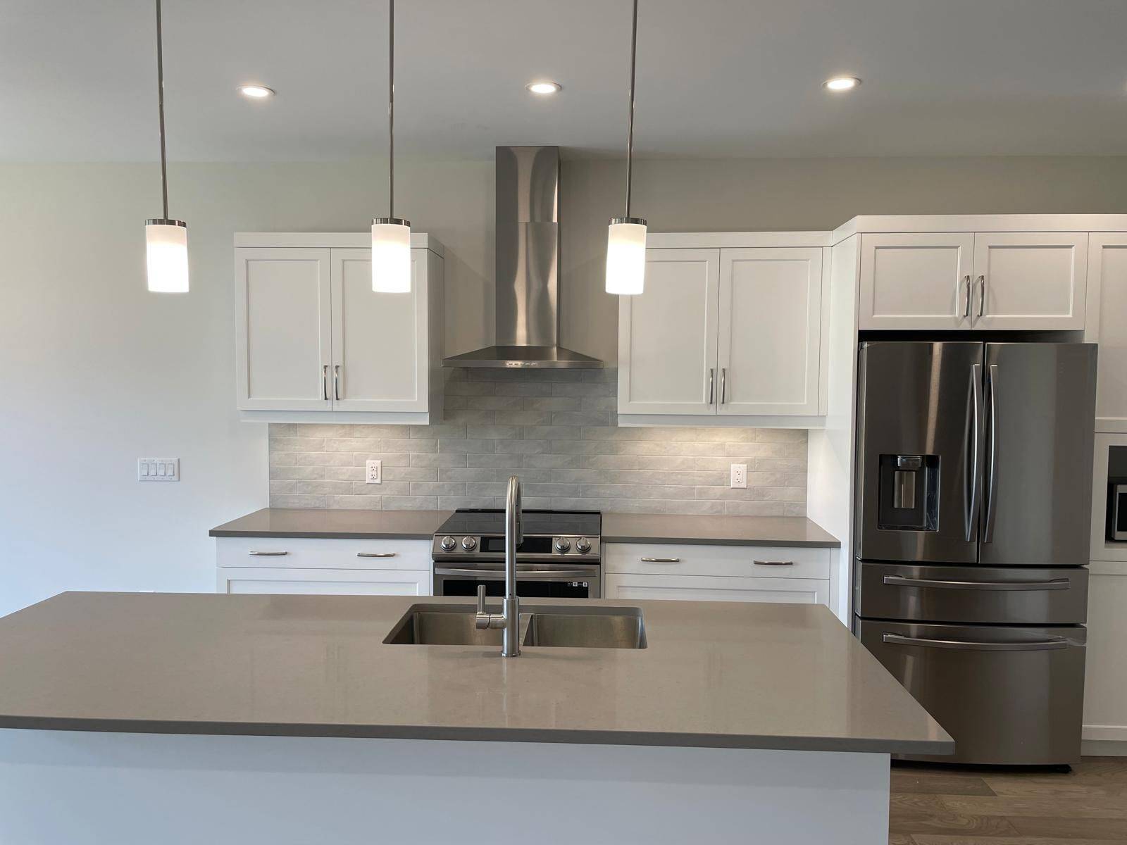 Niagara Falls, ON L2H 3T2,7166 Parsa ST