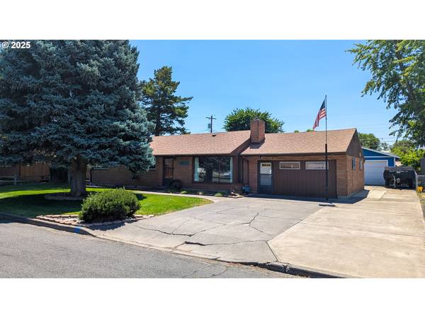 4038 SW PERKINS AVE, Pendleton, OR 97801