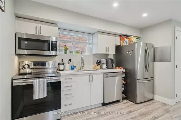 Georgina, ON L4P 3T3,6 Newlands AVE #LOWER