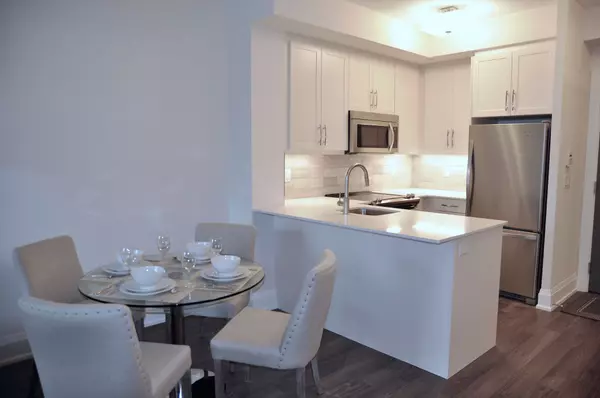 Toronto W01, ON M6S 0A1,1 Old Mill DR #128