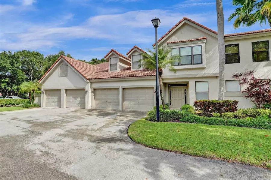 5801 Coach House Cir #E, Boca Raton, FL 33486
