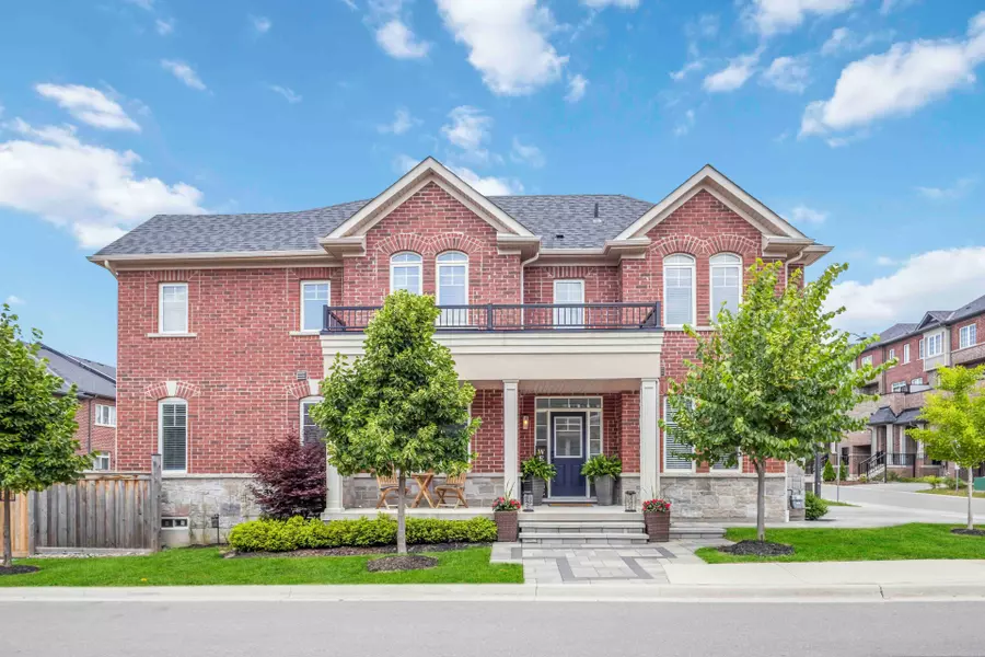81 Dundonald TRL, Newmarket, ON L3Y 0E1