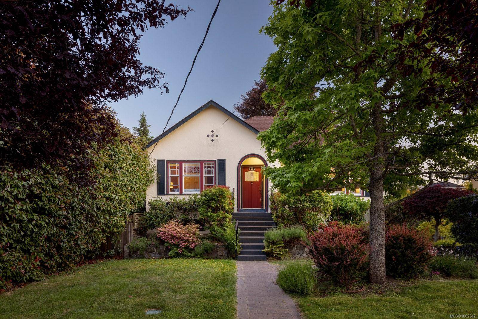 2535 Dalhousie St, Oak Bay, BC V8R 2H8