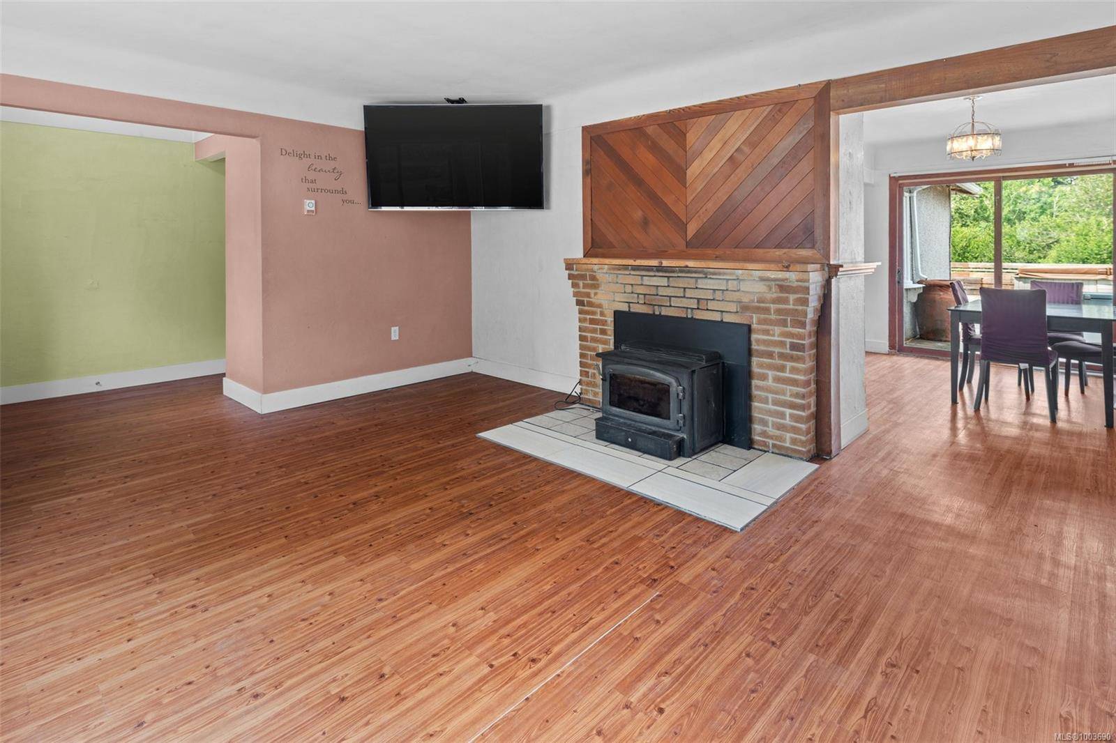 Esquimalt, BC V9A 4P7,1124 Colville Rd