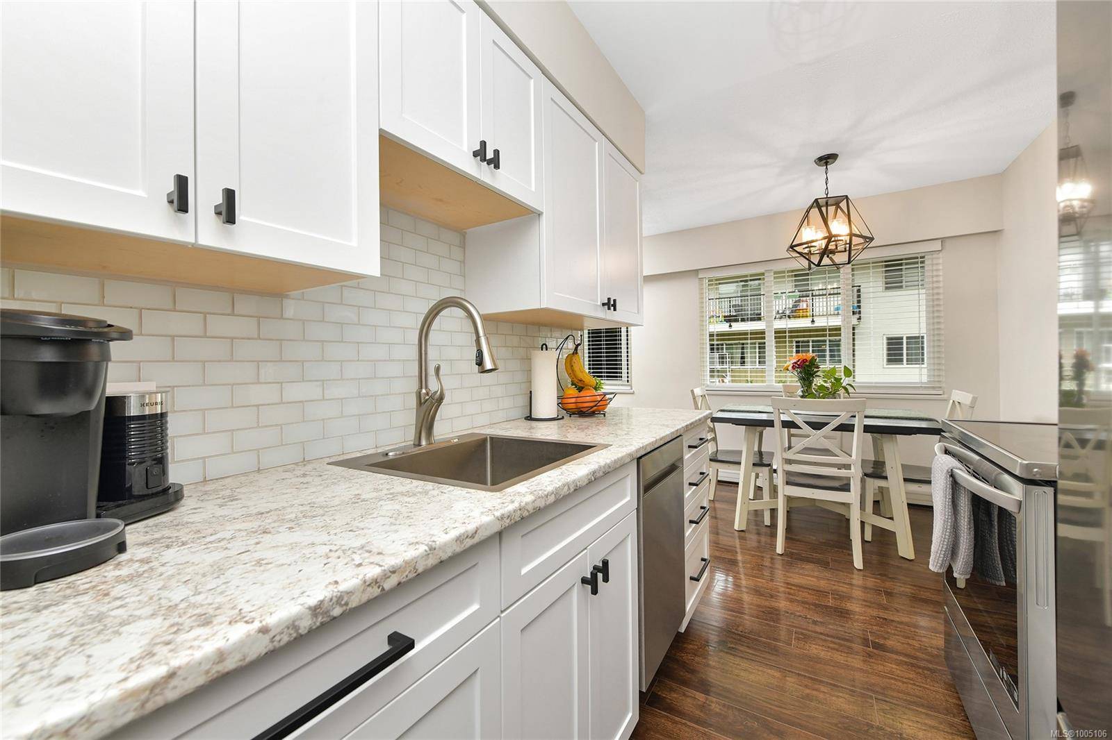 Saanich, BC V8Z 1M1,364 Burnside Rd W