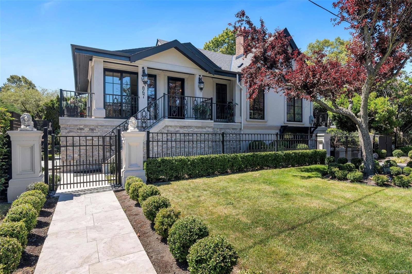 867 Victoria Ave, Oak Bay, BC V8S 4N4